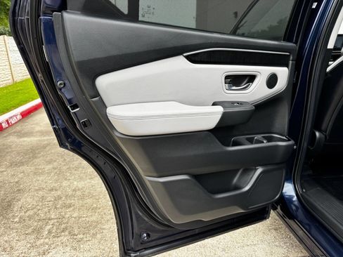 Used 2023 Honda Pilot Elite image 12