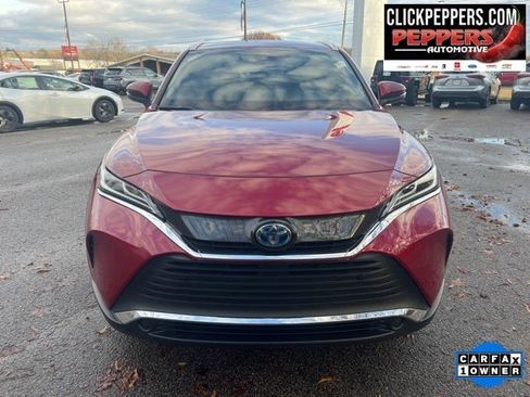 Used 2022 Toyota Venza XLE image 9