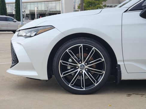 Used 2020 Toyota Avalon XSE image 9