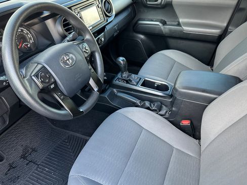 Used 2018 Toyota Tacoma SR w/ SR Convenience Package image 10