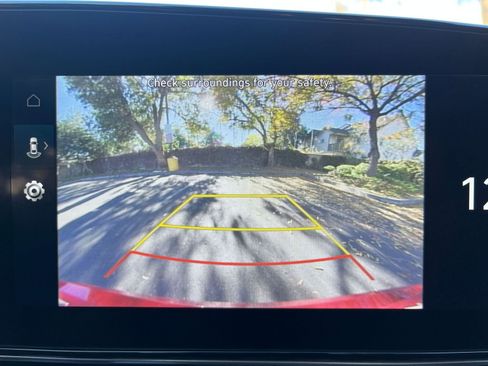 Used 2025 Hyundai Elantra SEL image 17