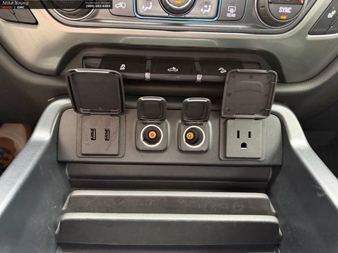 Used 2018 Chevrolet Silverado 1500 LT w/ Redline Edition AWD/4WD image 26