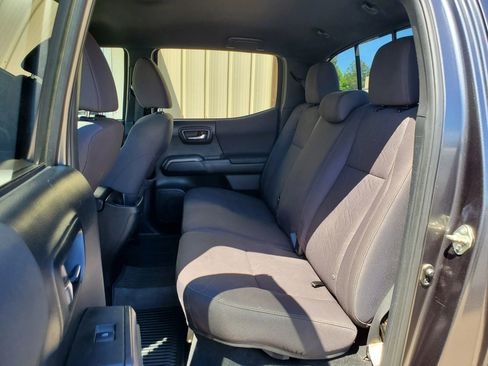 Used 2017 Toyota Tacoma TRD Sport w/ Tow Package image 24