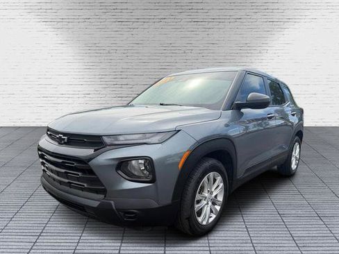 Used 2021 Chevrolet TrailBlazer LS w/ LPO, Blackout Package FWD image 8