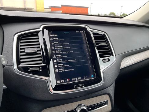 Used 2023 Volvo XC90 B6 Ultimate w/ Protection Package Premier AWD/4WD image 38