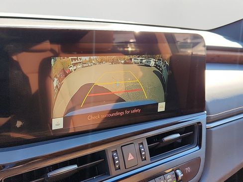 Used 2023 Lexus ES 250 w/ Premium Package image 19