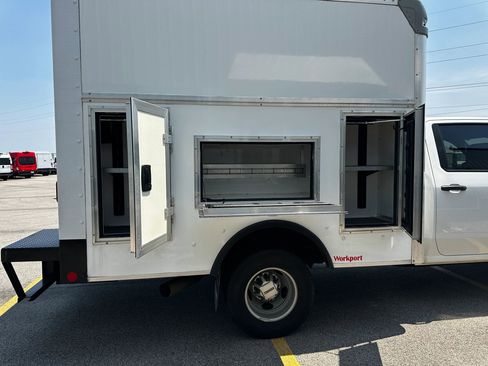 Used 2024 GMC Sierra 3500 Pro w/ Convenience Package image 15