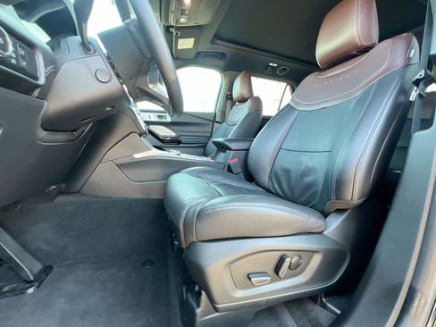 Used 2023 Ford Explorer Platinum w/ Technology Package AWD/4WD image 16