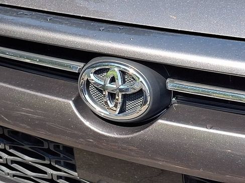 Used 2020 Toyota 4Runner SR5 Premium w/ Moonroof Package AWD/4WD image 27