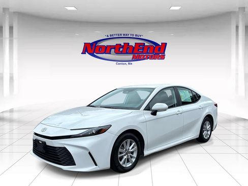 Used 2025 Toyota Camry LE FWD image 3