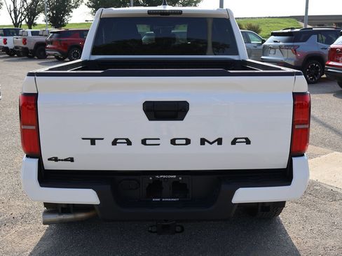 Used 2024 Toyota Tacoma TRD Off-Road AWD/4WD image 8