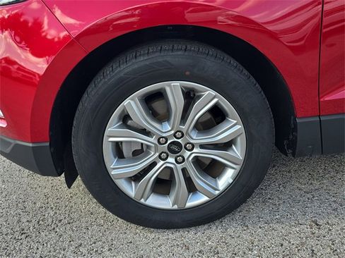 Used 2024 Ford Edge Titanium image 37