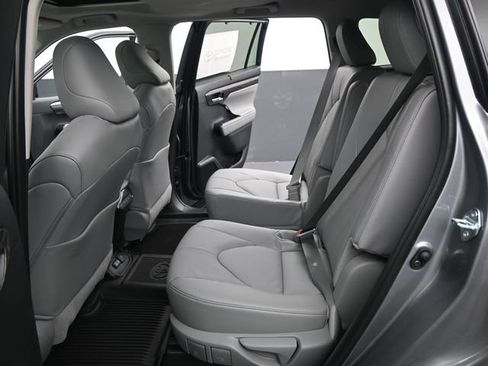 Used 2026 Toyota Highlander Limited image 13