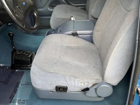 Used 1993 Ford F250 XLT image 16