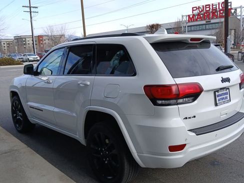 Used 2021 Jeep Grand Cherokee Altitude image 5