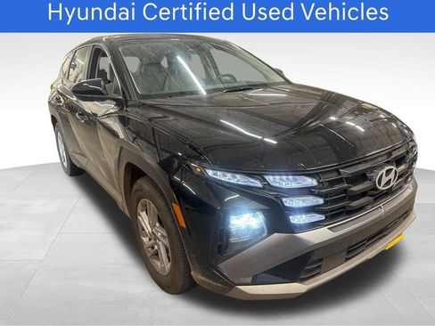 Certified 2025 Hyundai Tucson SE FWD image 2