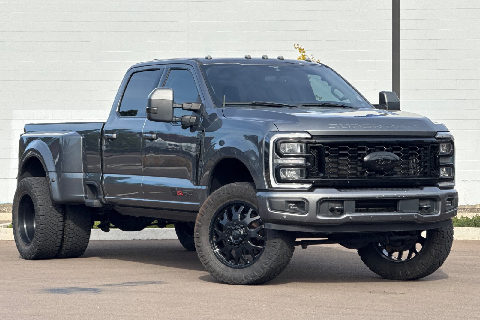 Used 2023 Ford F350 Lariat w/ Lariat Ultimate Package AWD/4WD image 2