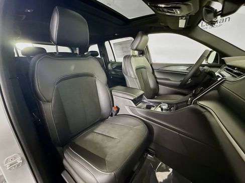 New 2025 Jeep Grand Cherokee Laredo image 27