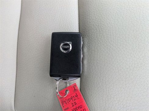 Used 2022 Volvo XC90 T6 Momentum w/ Advanced Package image 26