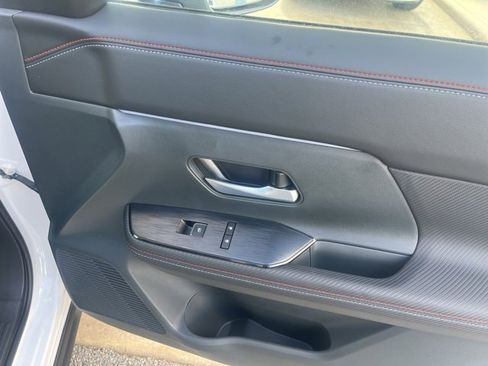 New 2025 Nissan Kicks SR image 19