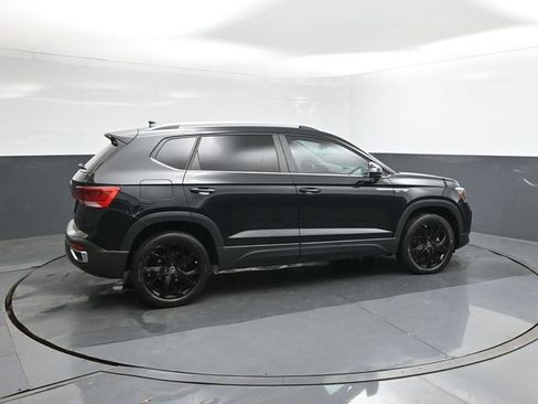 Used 2022 Volkswagen Taos SE image 11