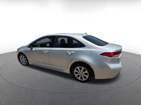Used 2025 Nissan Versa SV FWD image 10
