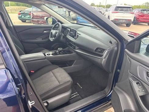 Used 2025 Nissan Rogue SV AWD/4WD image 17