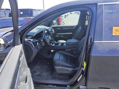 Used 2024 GMC Acadia Elevation FWD image 7