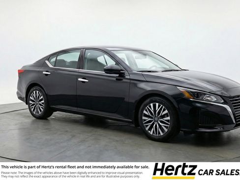 Used 2025 Nissan Altima 2.5 SV image 1