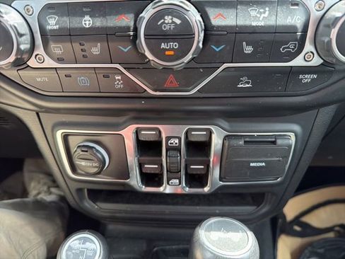 Used 2021 Jeep Wrangler Unlimited Sahara w/ Cold Weather Group AWD/4WD image 30