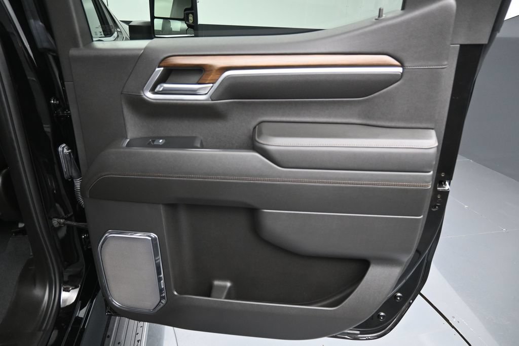 Used 2024 Chevrolet Silverado 1500 High Country w/ High Country Premium Package AWD/4WD image 33