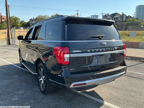 Used 2022 Ford Expedition XLT RWD image 4