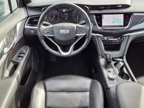 Used 2025 Cadillac XT6 Premium Luxury image 5