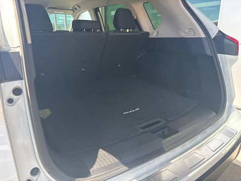 Used 2024 Nissan Rogue SV FWD image 18