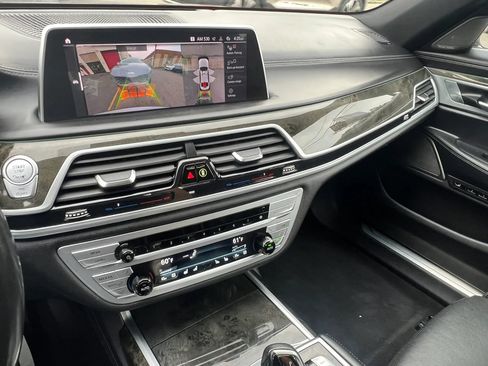 Used 2021 BMW 750i xDrive w/ Executive Package AWD/4WD image 23
