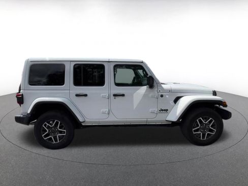 Used 2025 Jeep Wrangler Unlimited Sahara AWD/4WD image 16
