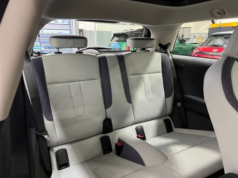 Certified 2025 MINI Cooper 2-Door Hardtop image 24