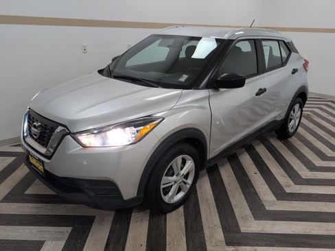 Used 2018 Nissan Kicks S image 1
