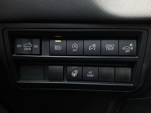 Used 2025 Toyota Tundra Limited image 24