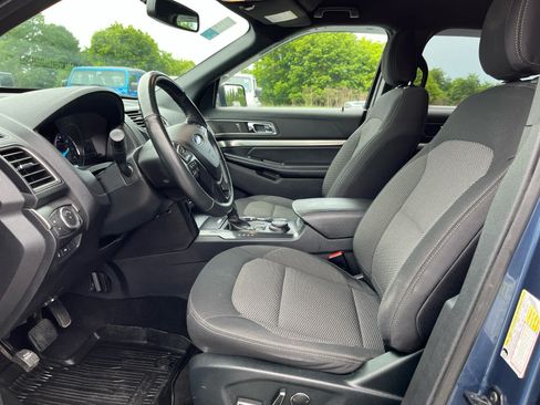 Used 2018 Ford Explorer XLT w/ Equipment Group 201A AWD/4WD image 10