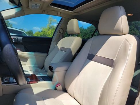 Used 2014 Toyota Camry XLE w/ Leather Package FWD image 12