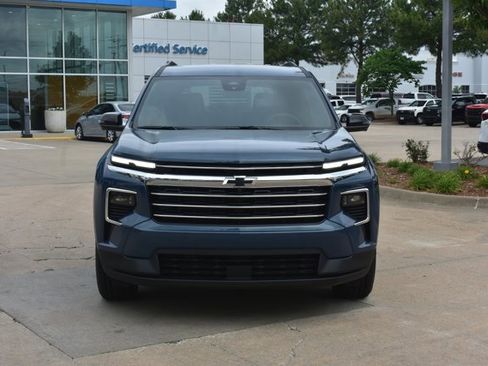 New 2026 Chevrolet Traverse LT w/ Driver Confidence Package FWD image 2