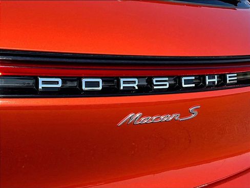 Certified 2022 Porsche Macan S AWD/4WD image 22