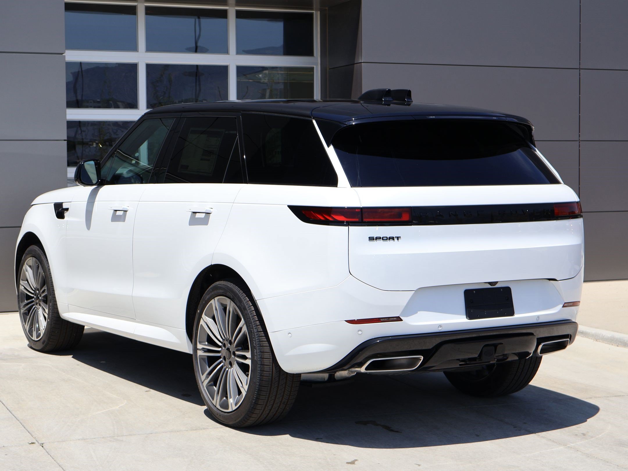 New 2026 Land Rover Range Rover Sport Dynamic SE AWD/4WD image 8