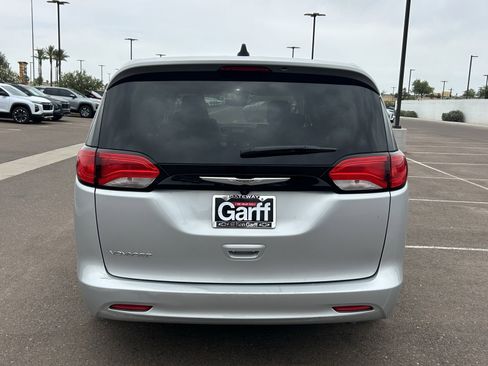 Used 2023 Chrysler Voyager LX FWD image 4