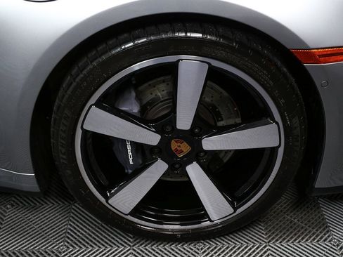 Certified 2025 Porsche 911 Carrera image 32