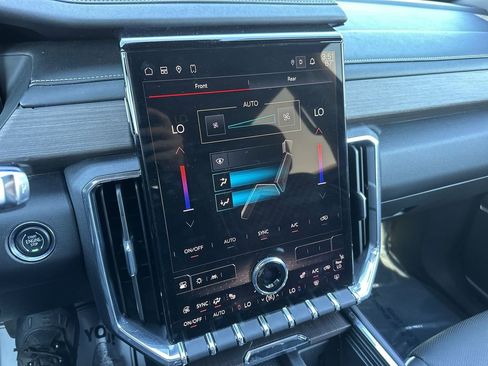 Used 2024 GMC Acadia Denali w/ Super Cruise Package image 18