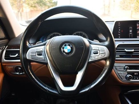 Used 2018 BMW 740i xDrive image 22
