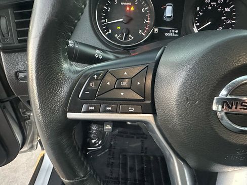 Used 2017 Nissan Rogue SV image 37