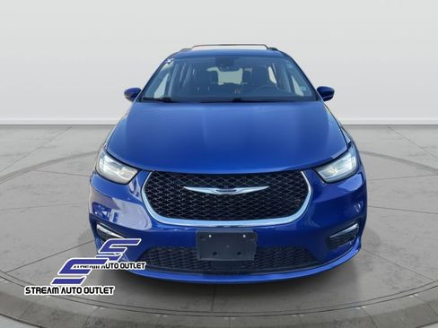 Used 2021 Chrysler Pacifica Touring-L image 3